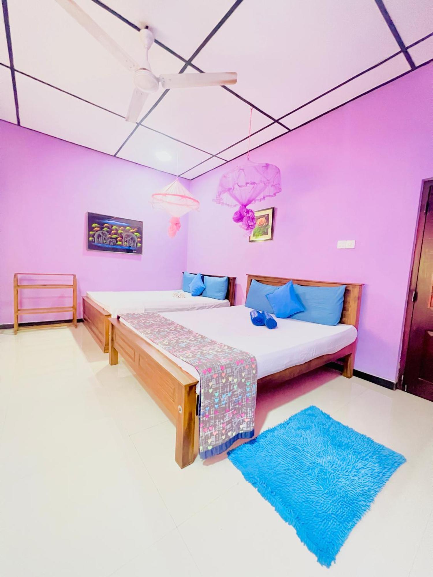 Gloriya Mathews Hotel Negombo Exterior foto